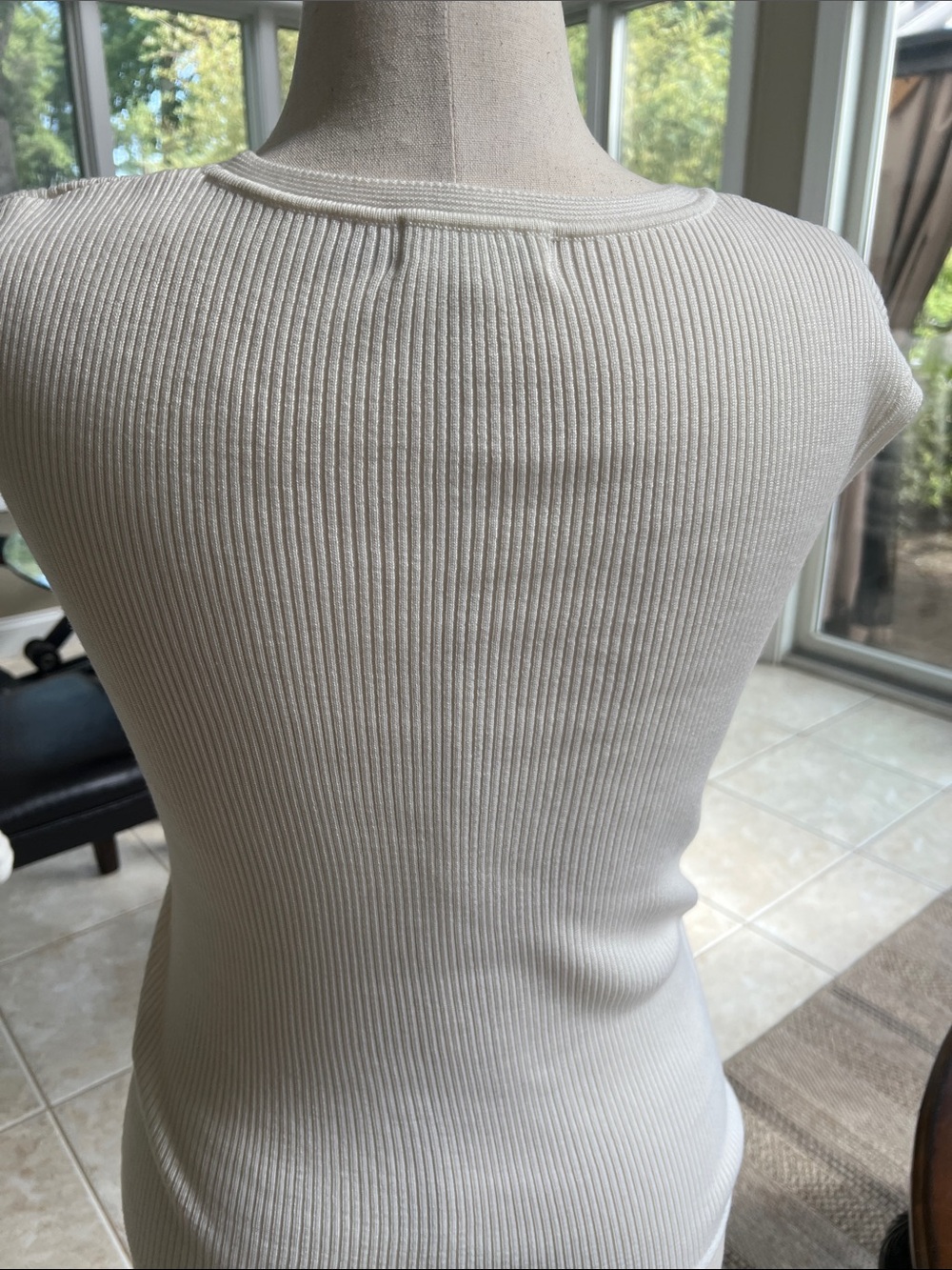 Calvin Klein Ivory Ribbed Sleeveless Tank Top Size Medium - Picture 3 of 6